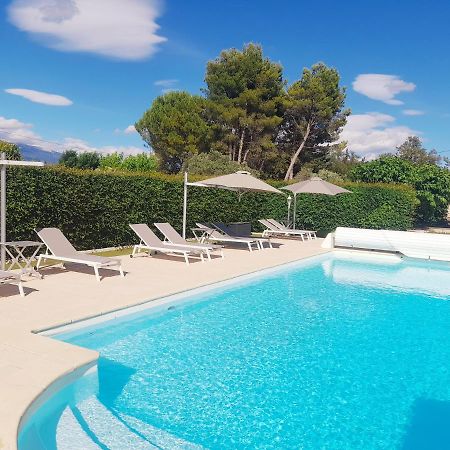 Domaine Des Ecureuils Bed & Breakfast Карпентра Екстериор снимка