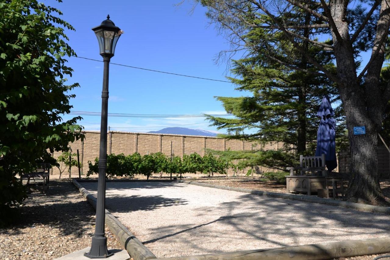 Domaine Des Ecureuils Bed & Breakfast Карпентра Екстериор снимка
