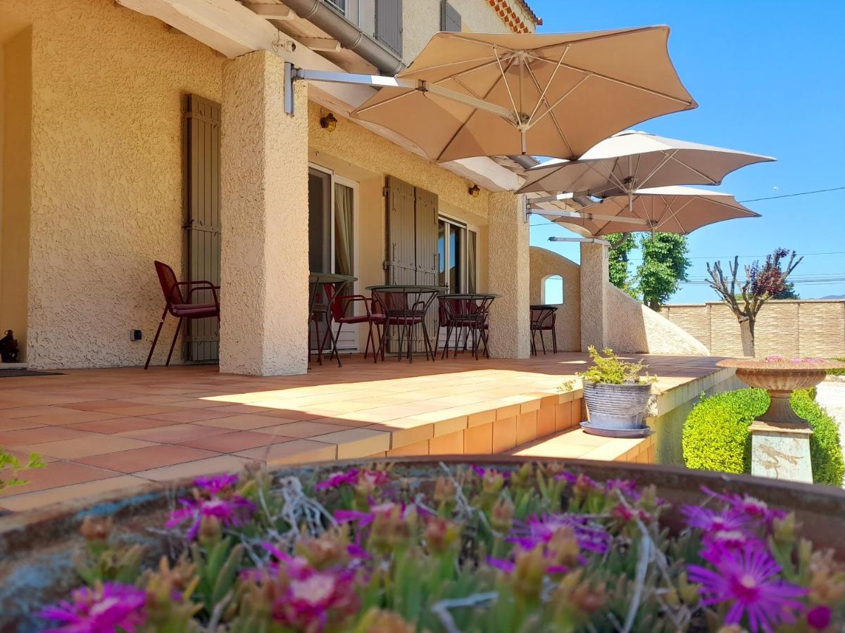 Domaine Des Ecureuils Bed & Breakfast Карпентра Екстериор снимка